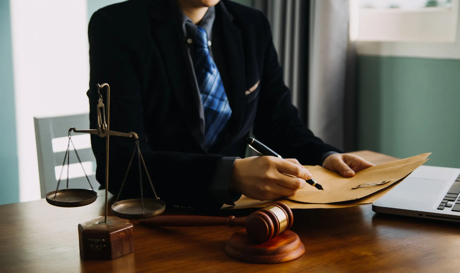criminal defense attorney